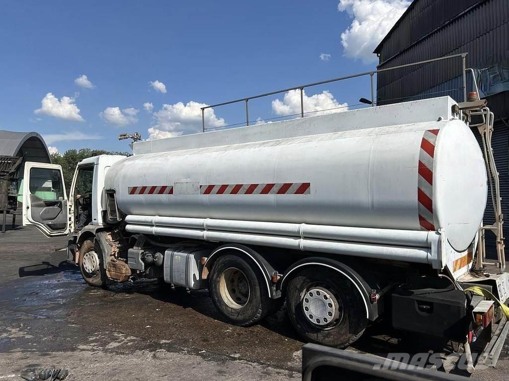 Renault 320 Tartályos teherautók