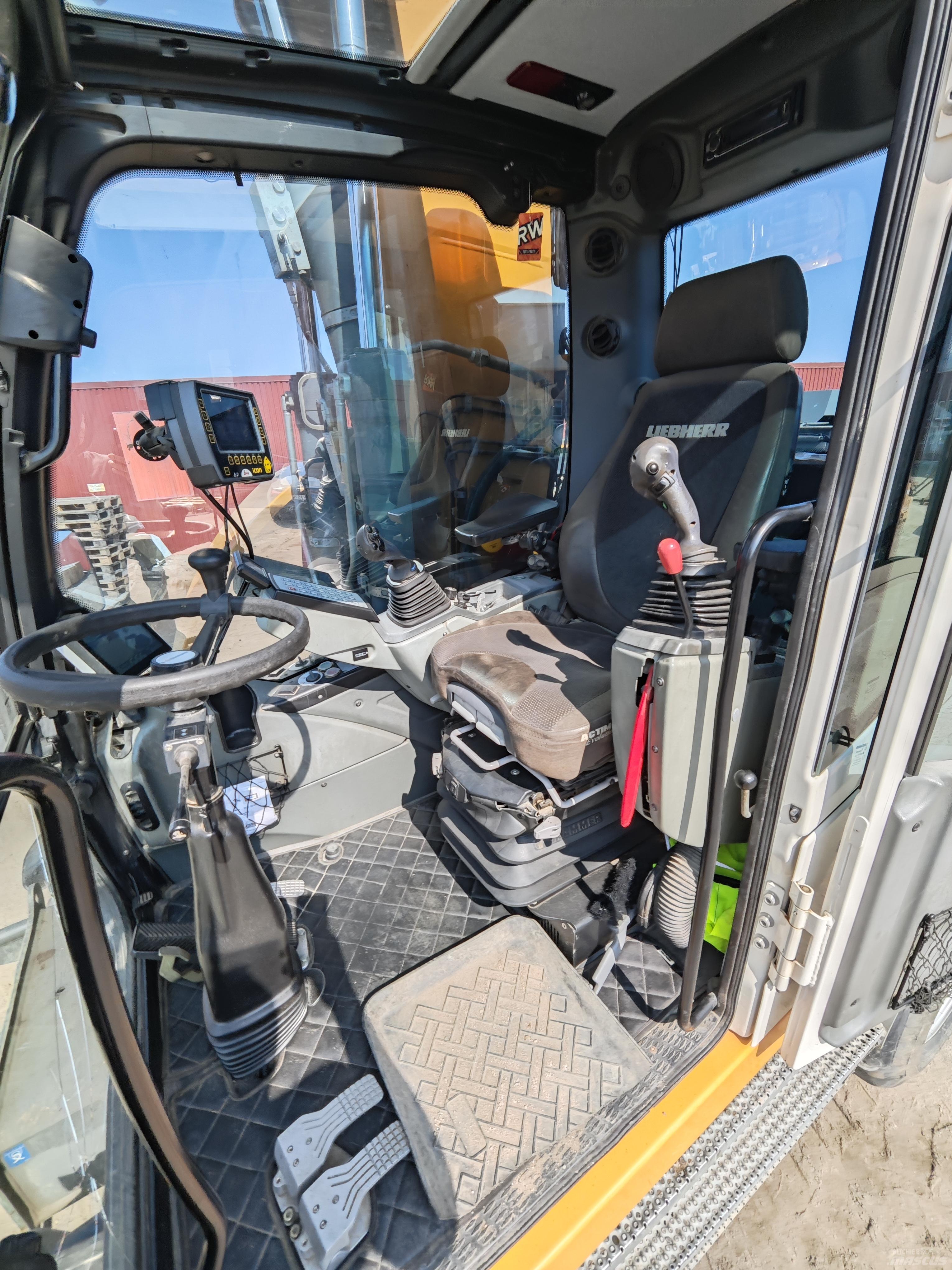 Liebherr 914 C Gumikerekes kotrók