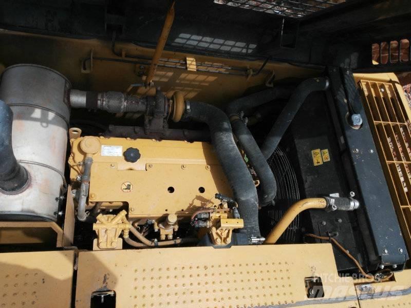 CAT 323 D L Lánctalpas kotrók