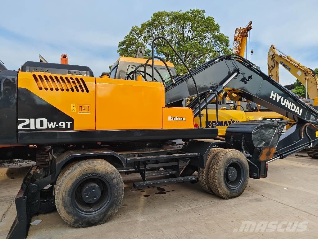 Hyundai R210W-9 Gumikerekes kotrók