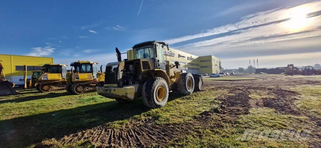New Holland W 190 B Gumikerekes homlokrakodók