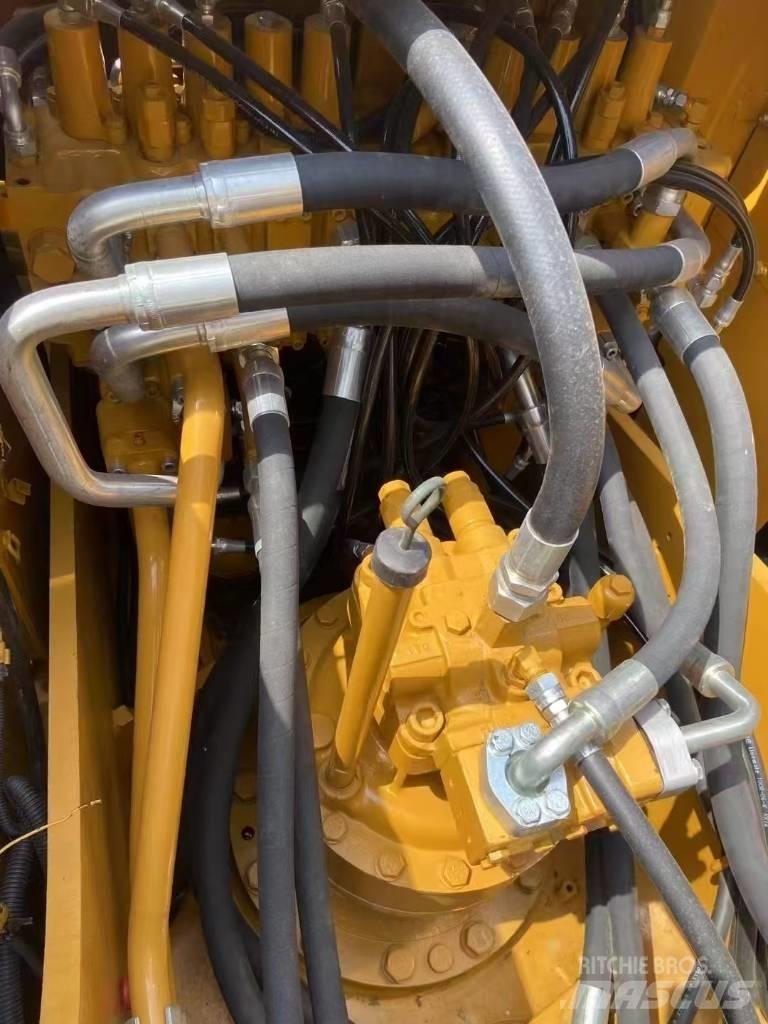 CAT 320D2 Lánctalpas kotrók