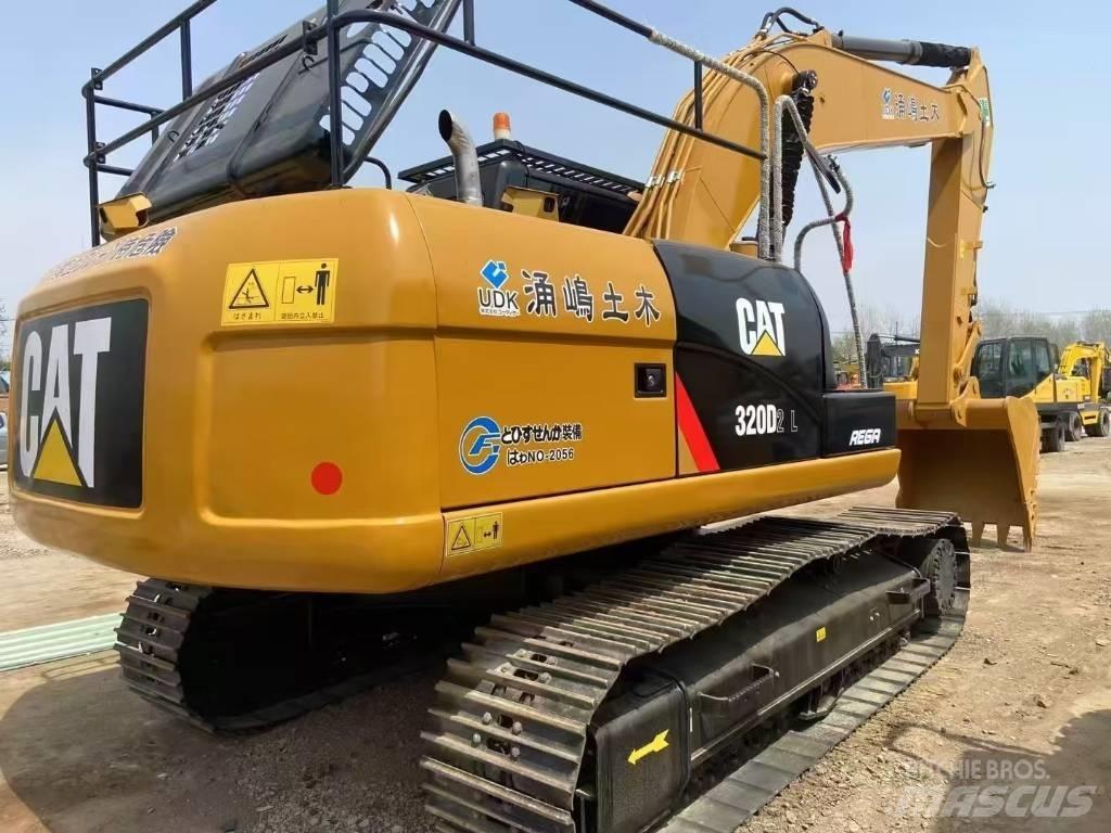 CAT 320D2 Lánctalpas kotrók