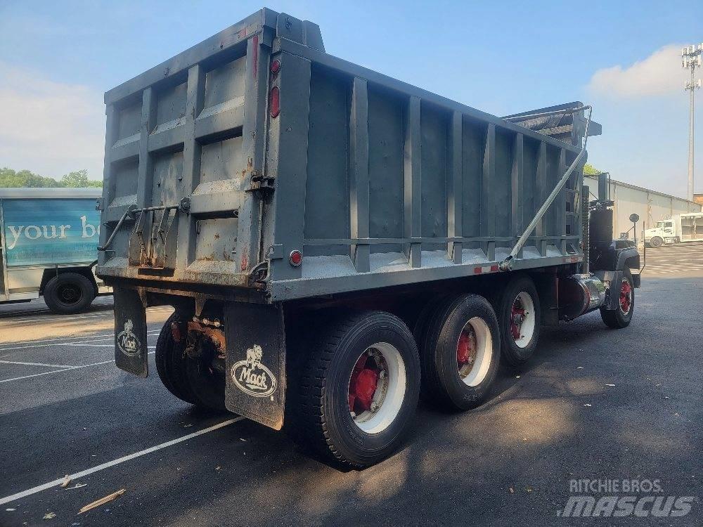 Mack RD688S Billenő teherautók