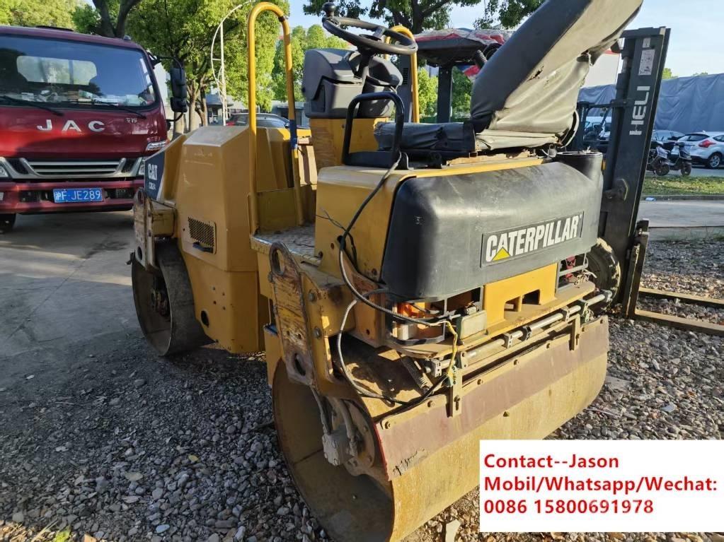 CAT CB 24 Ikerdobos hengerek