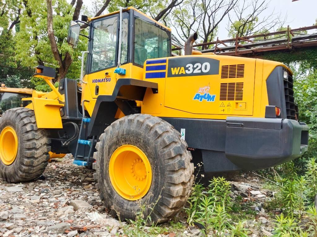 Komatsu WA 320 Gumikerekes homlokrakodók