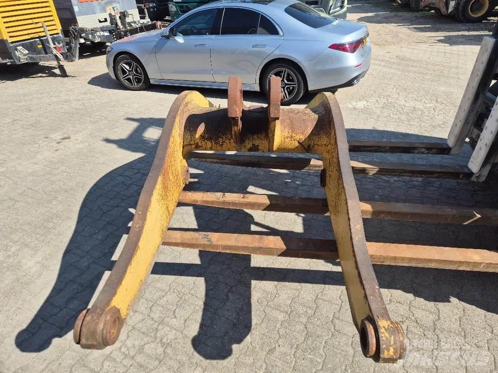 CAT 966G Gumikerekes homlokrakodók