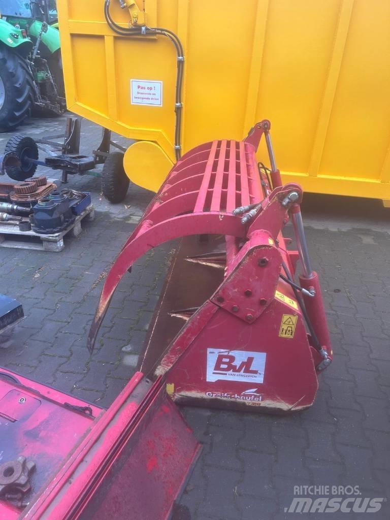 CLAAS Arion 520 CIS Traktorok