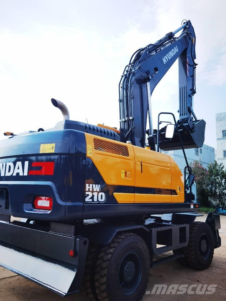 Hyundai 210W-9 Gumikerekes kotrók