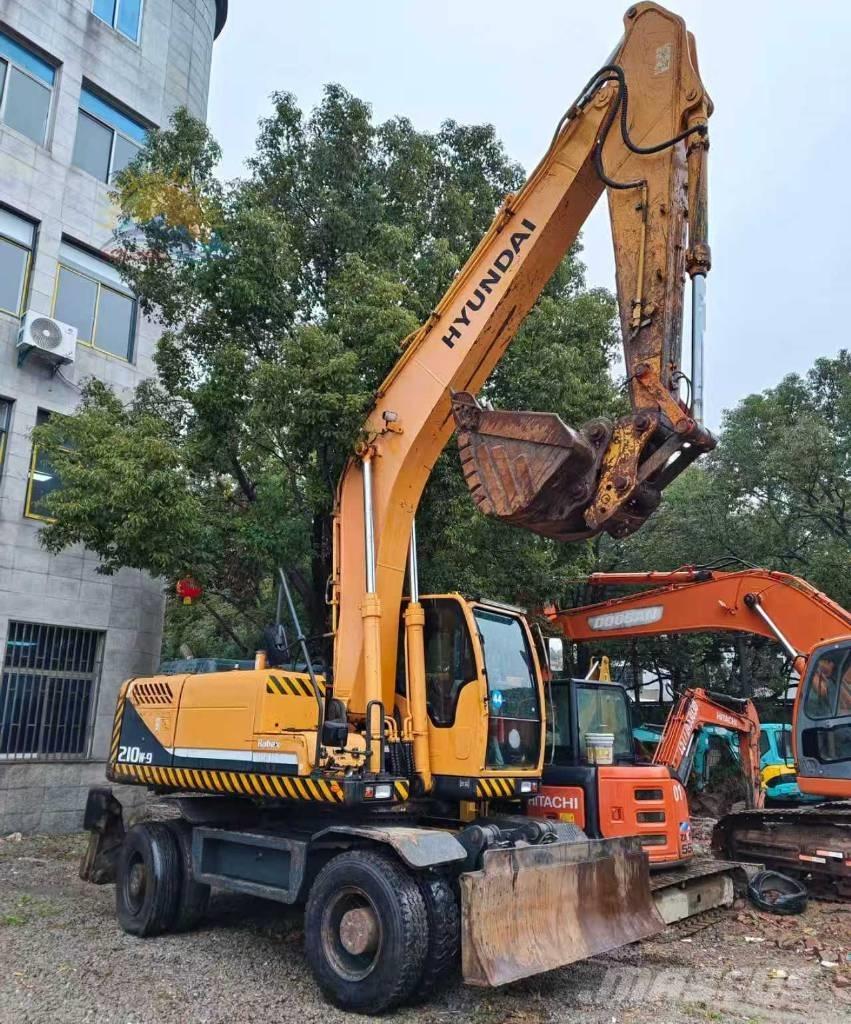 Hyundai r210w-9 Gumikerekes kotrók