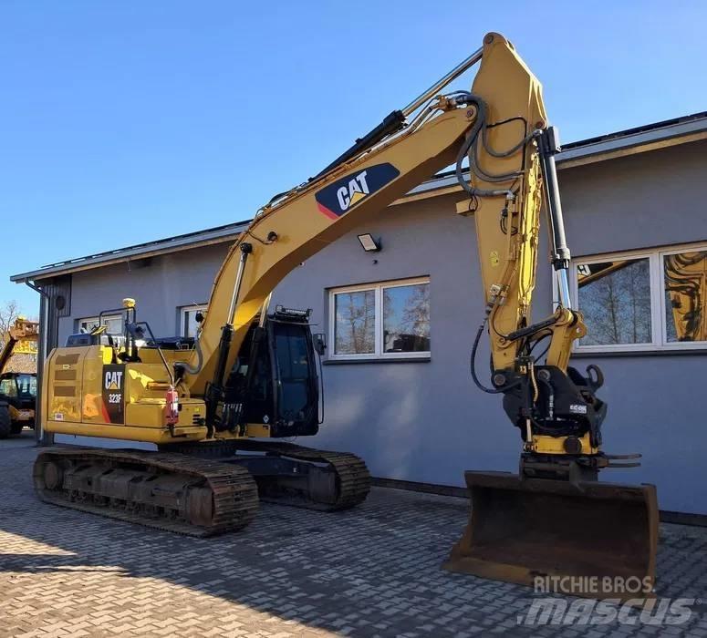 CAT 323 F L Lánctalpas kotrók