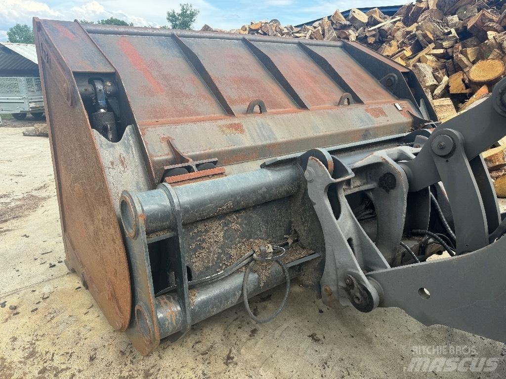 Volvo L 90 H Gumikerekes homlokrakodók