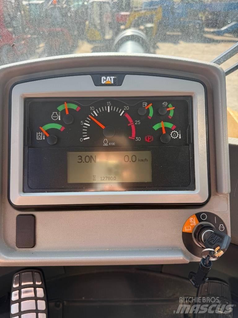 CAT 972 M Gumikerekes homlokrakodók