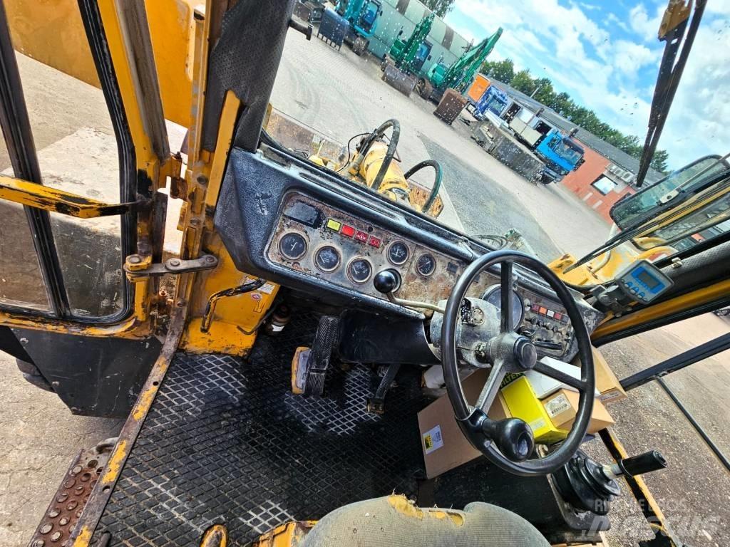 Hanomag 55 D Gumikerekes homlokrakodók