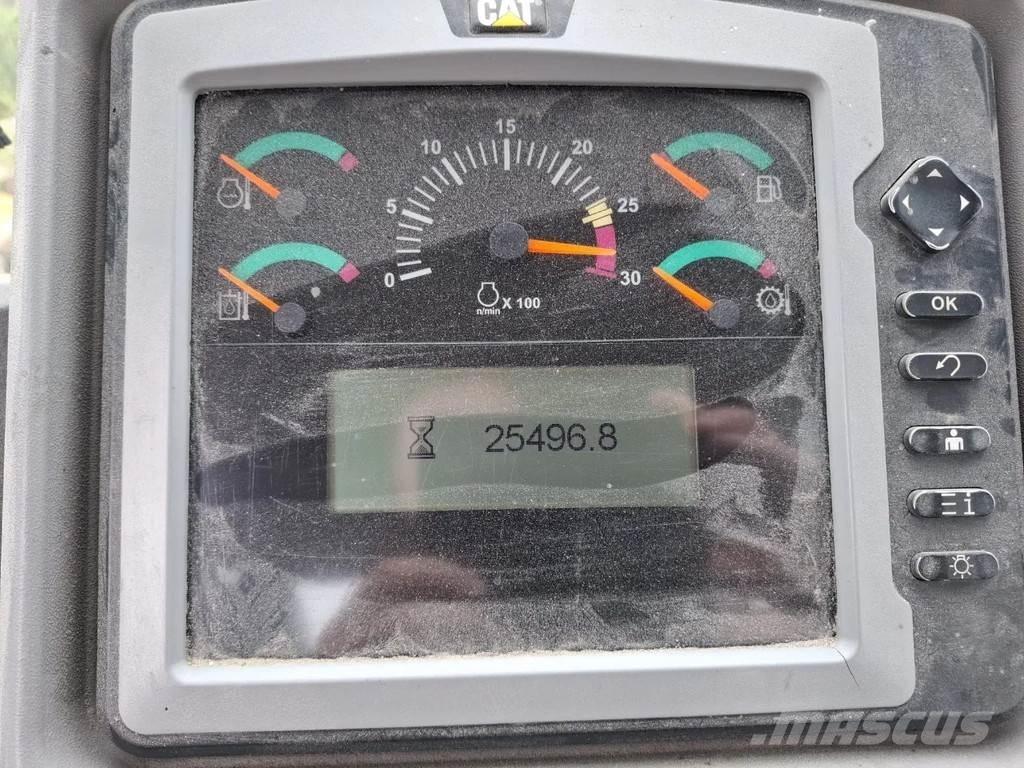 CAT 972k Gumikerekes homlokrakodók