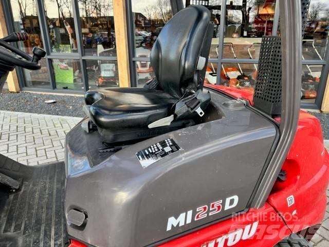 Manitou MI25D Dízel targoncák