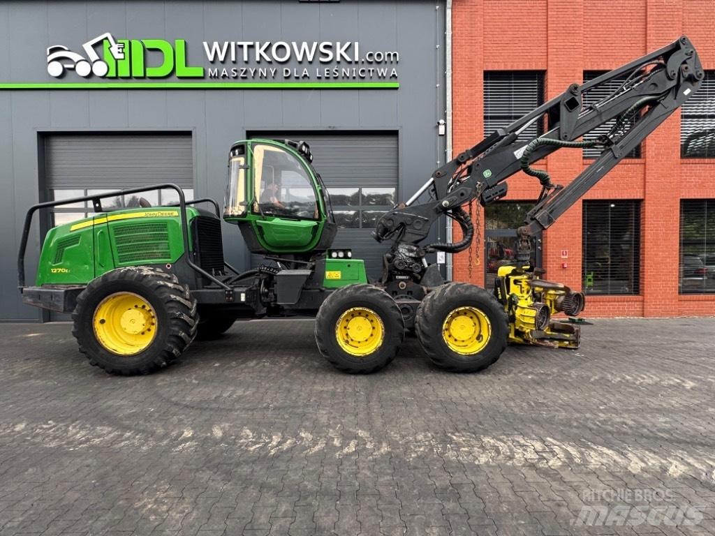 John Deere 1270 E Betakarítók
