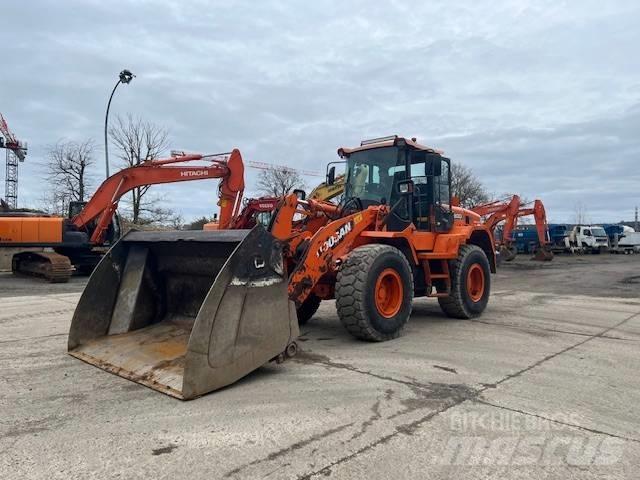 Doosan DL 200 Gumikerekes homlokrakodók