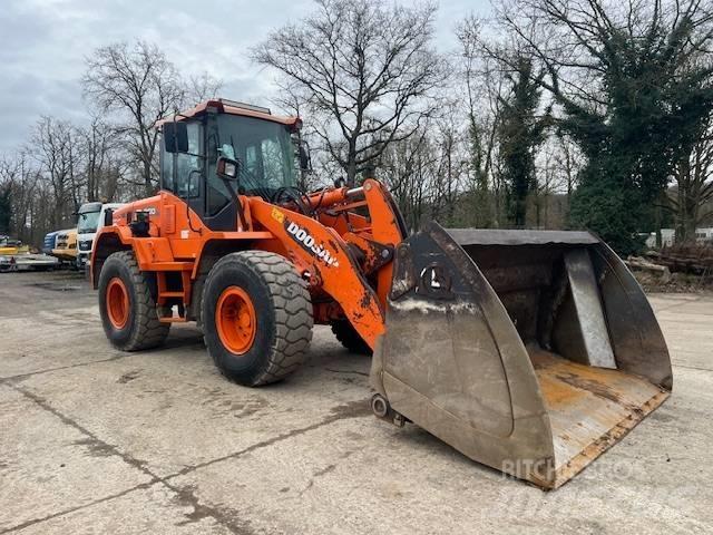 Doosan DL 200 Gumikerekes homlokrakodók
