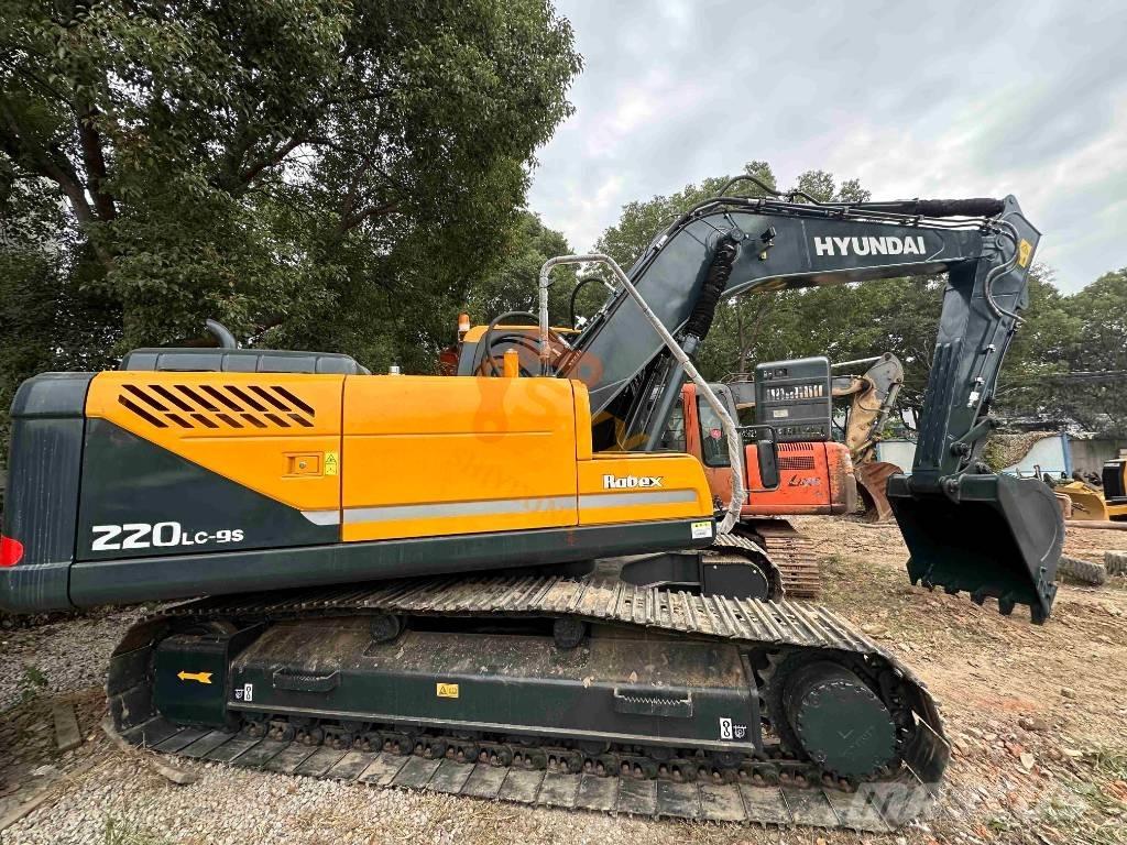 Hyundai Robex 220-9S Lánctalpas kotrók