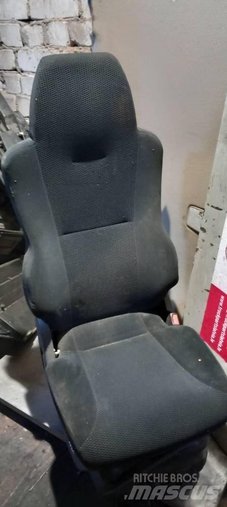 MAN TGX.    81623076414 Vezetőfülke és belső tartozékok