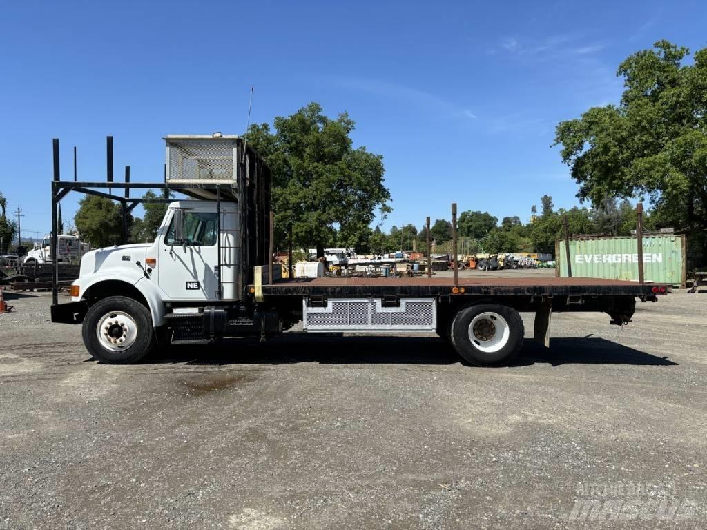 International 4900 Platós / Ponyvás teherautók