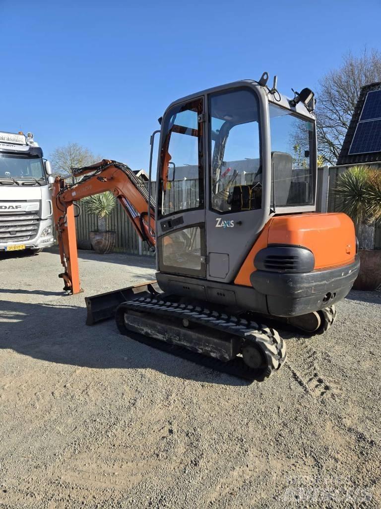 Hitachi ZX 30 Mini kotrók < 7t
