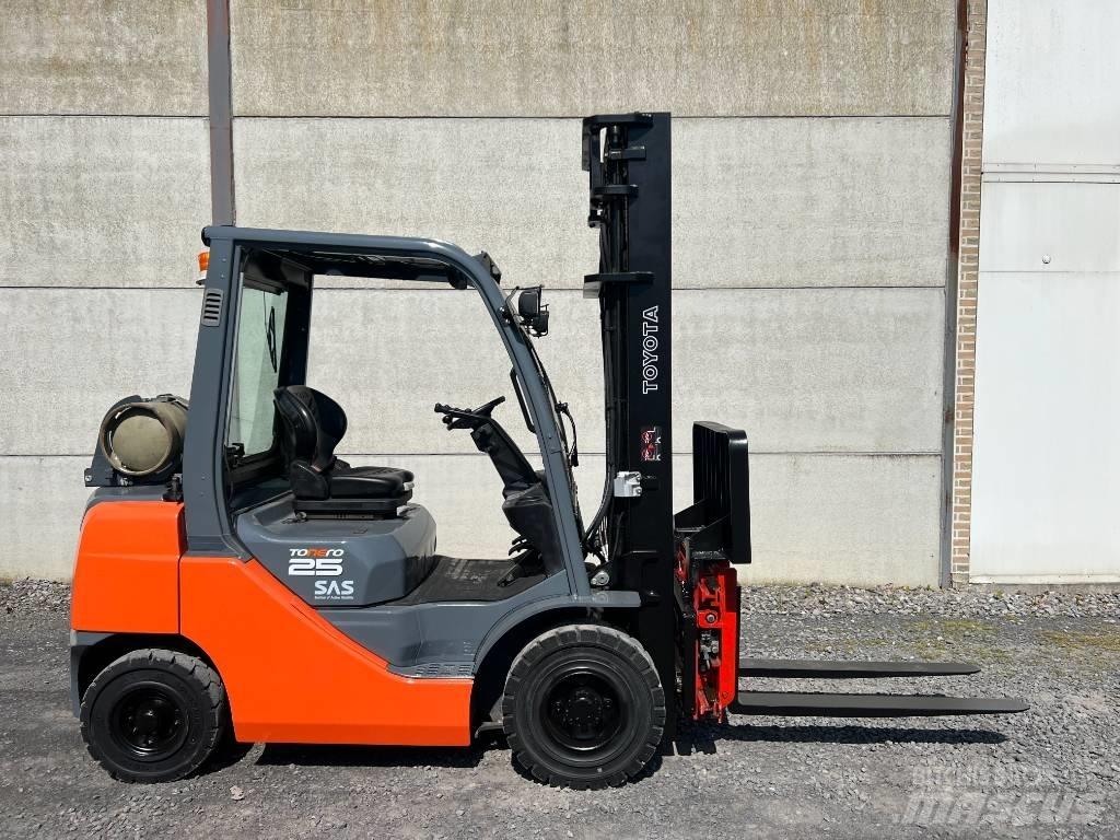 Toyota 02-8FGF25 Gázüzemű targoncák