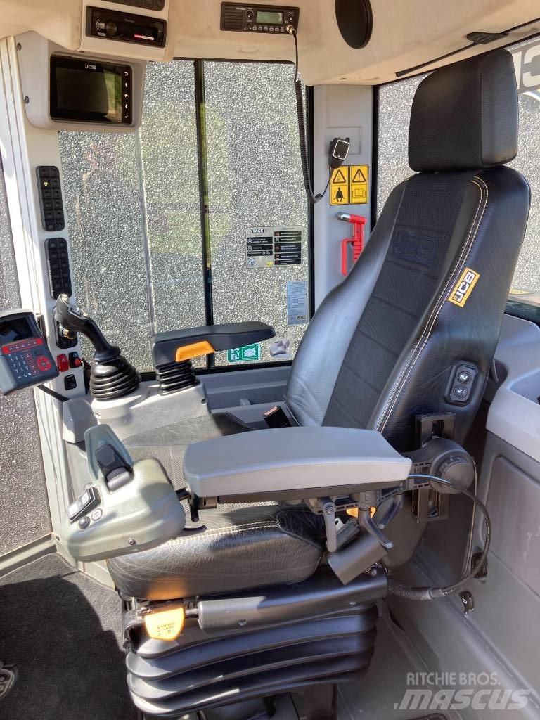JCB 437 HT HL Gumikerekes homlokrakodók