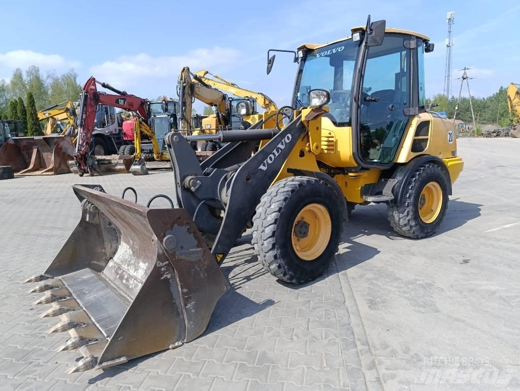 Volvo L 25 F Gumikerekes homlokrakodók
