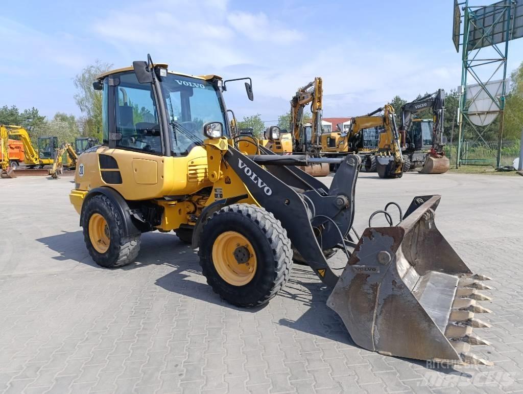 Volvo L 25 F Gumikerekes homlokrakodók