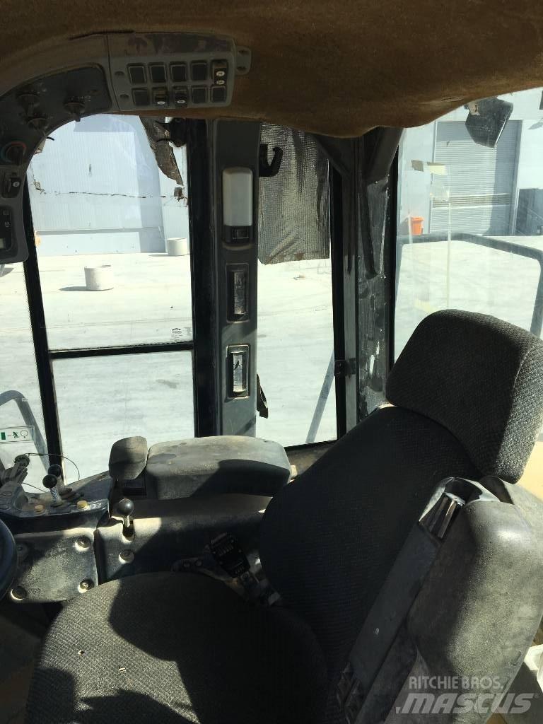 CAT 950H Gumikerekes homlokrakodók