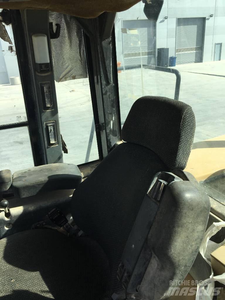 CAT 950H Gumikerekes homlokrakodók