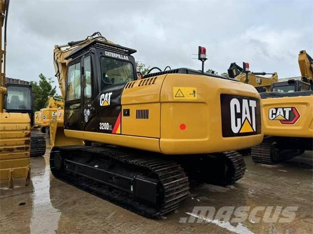CAT 320 D2L Lánctalpas kotrók