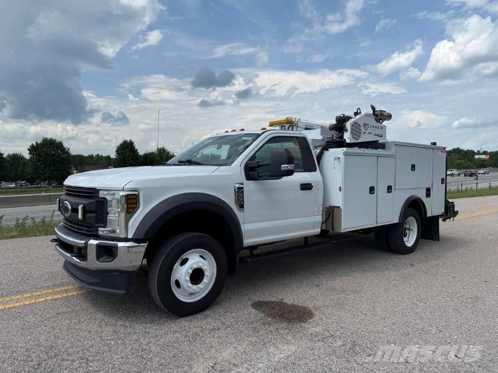 Ford F 550 Kis teherszállító/Platós kocsi