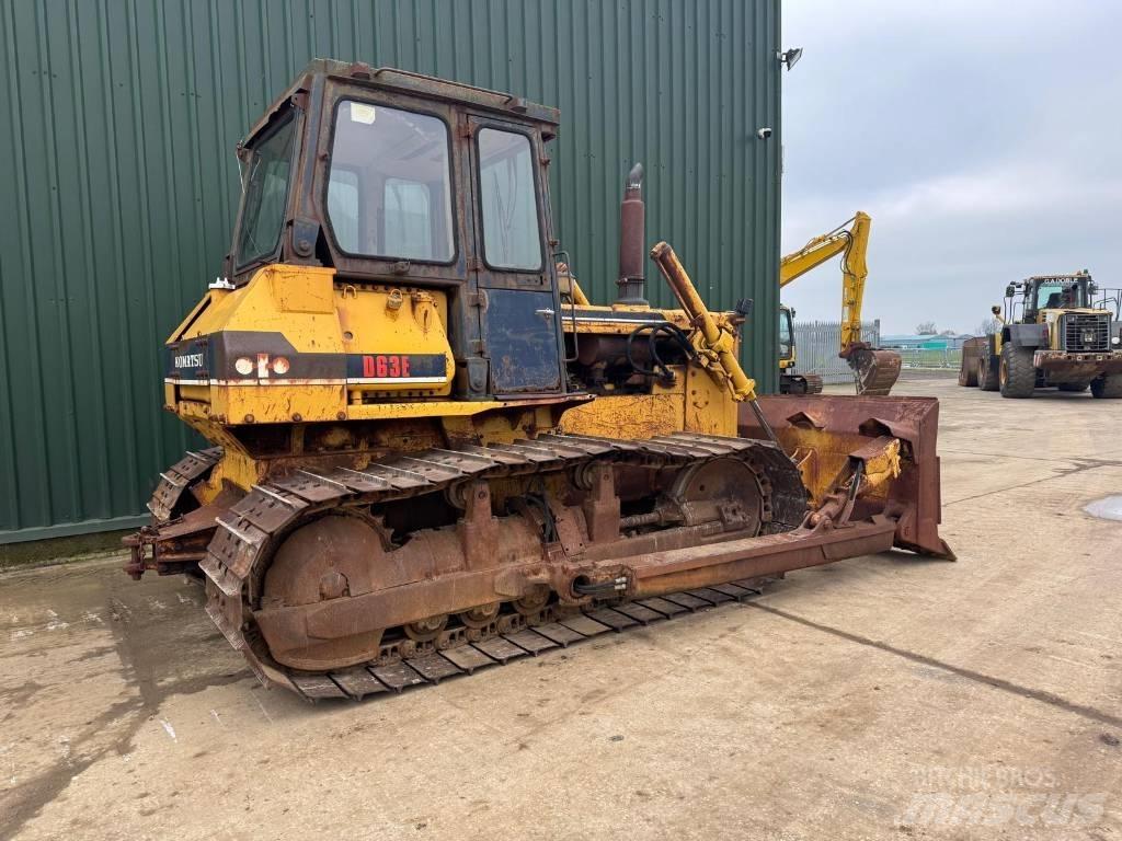 Komatsu D63E-1 lánctalpas dózerek