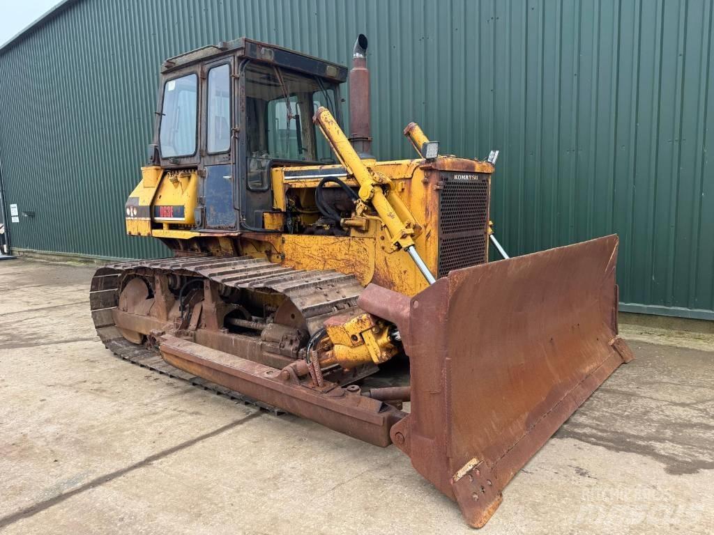 Komatsu D63E-1 lánctalpas dózerek