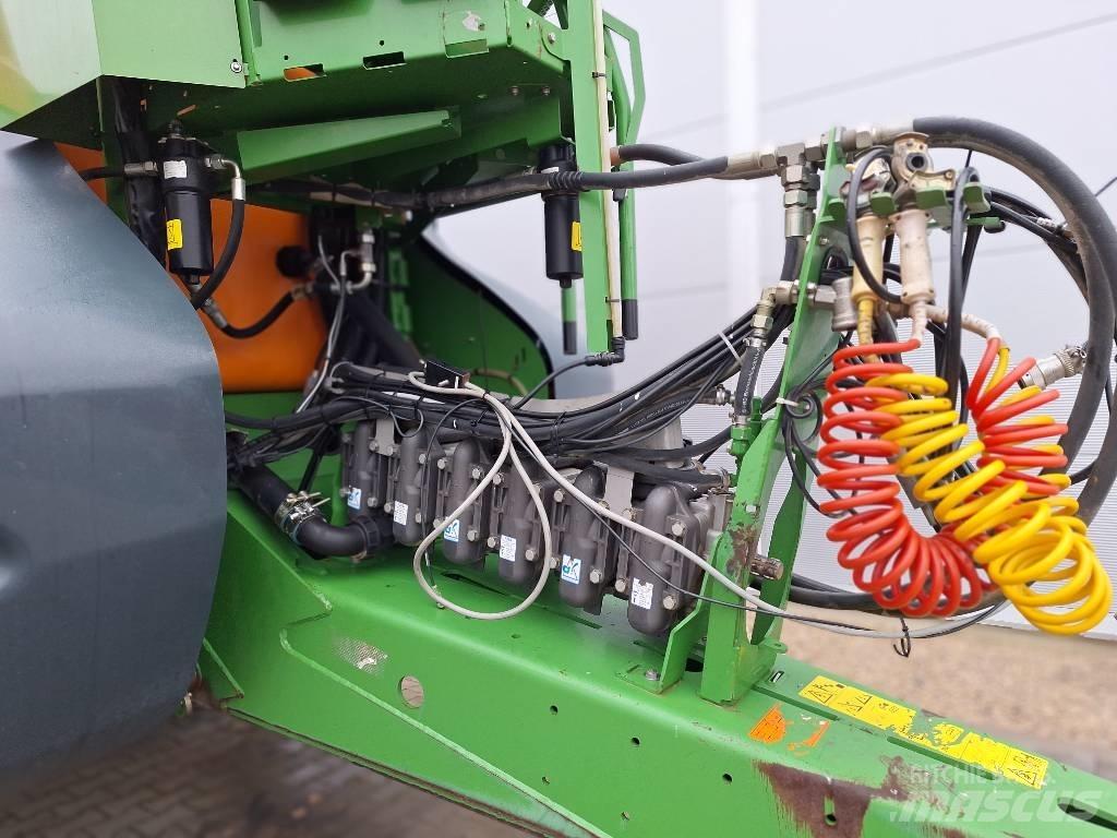 Amazone UX 11200 Vontatott trágyaszórók