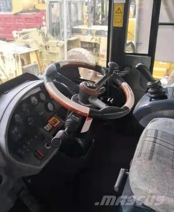 CAT 966 H Gumikerekes homlokrakodók