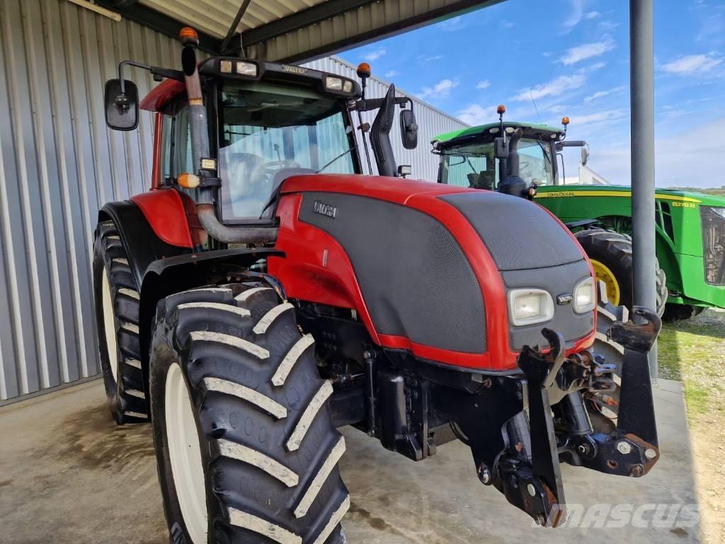 Valtra T 180 Traktorok