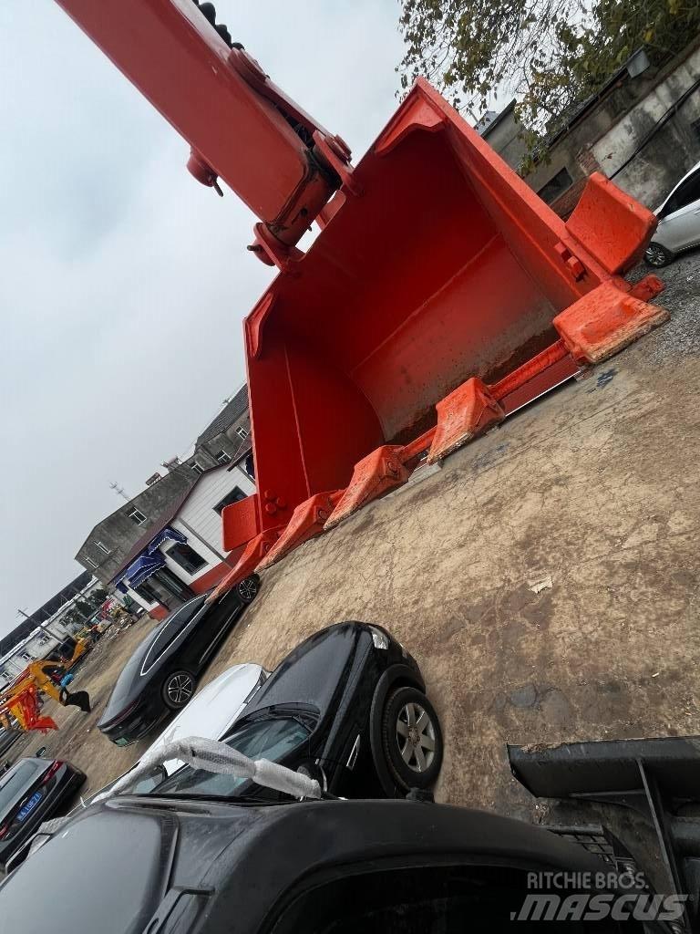 Hitachi ZX 70 Közepes (midi) kotrók 7 t - 12 t