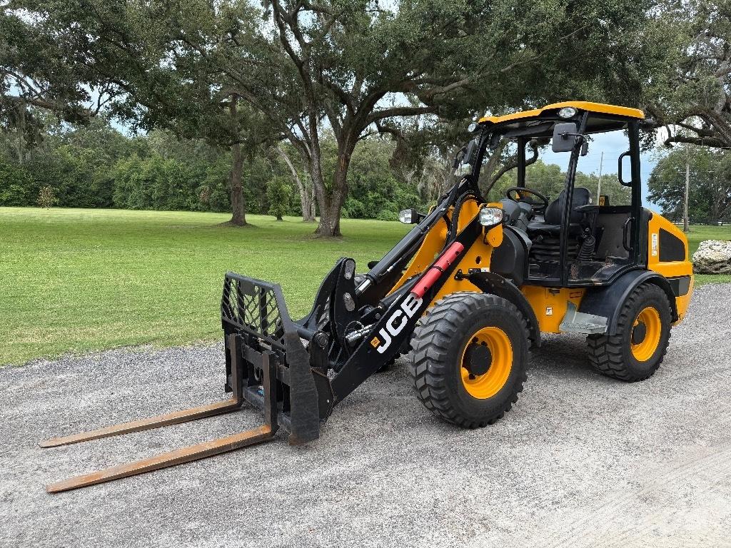 JCB 407 Gumikerekes homlokrakodók