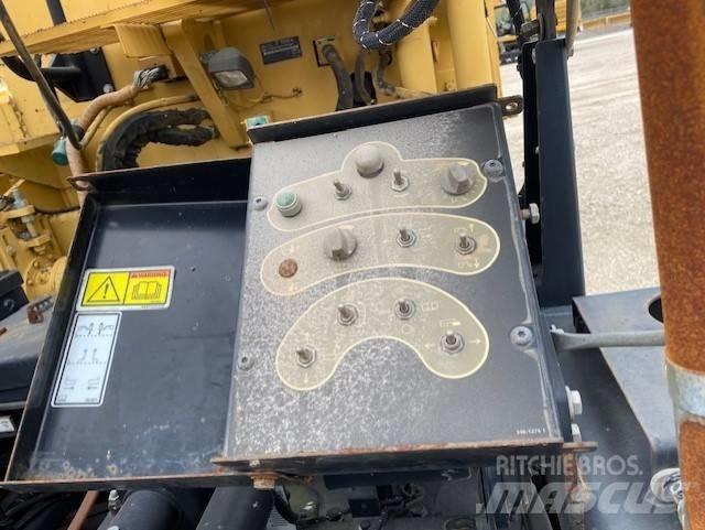 CAT AP1055E Aszfalt terítõ gépek