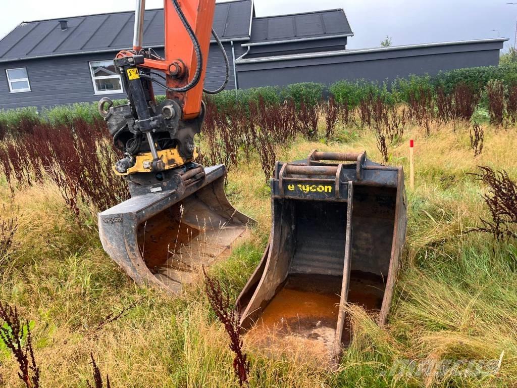 Hitachi ZX 135 US-7 Lánctalpas kotrók