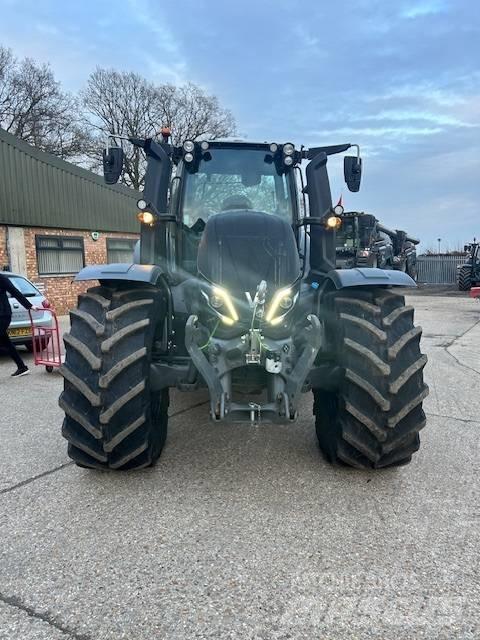Valtra T 235 D Traktorok