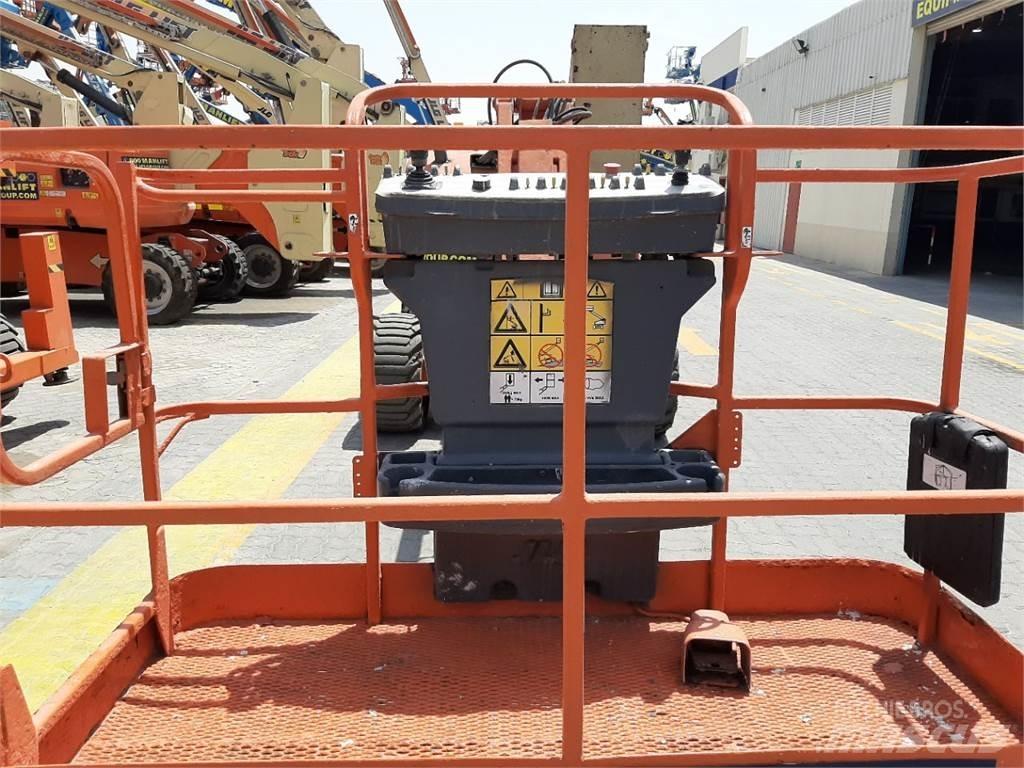 JLG 450AJ Karos emelők