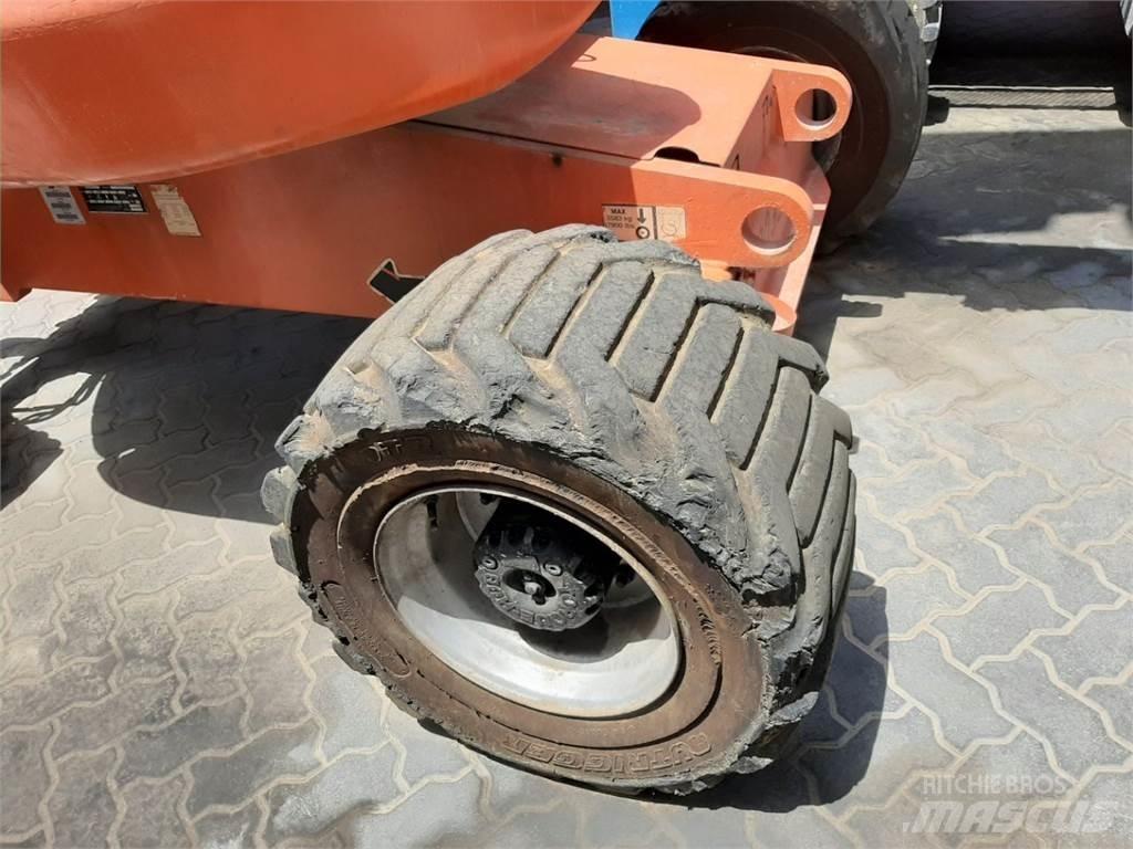 JLG 450AJ Karos emelők