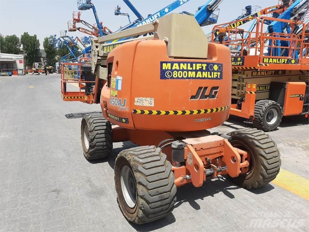 JLG 450AJ Karos emelők