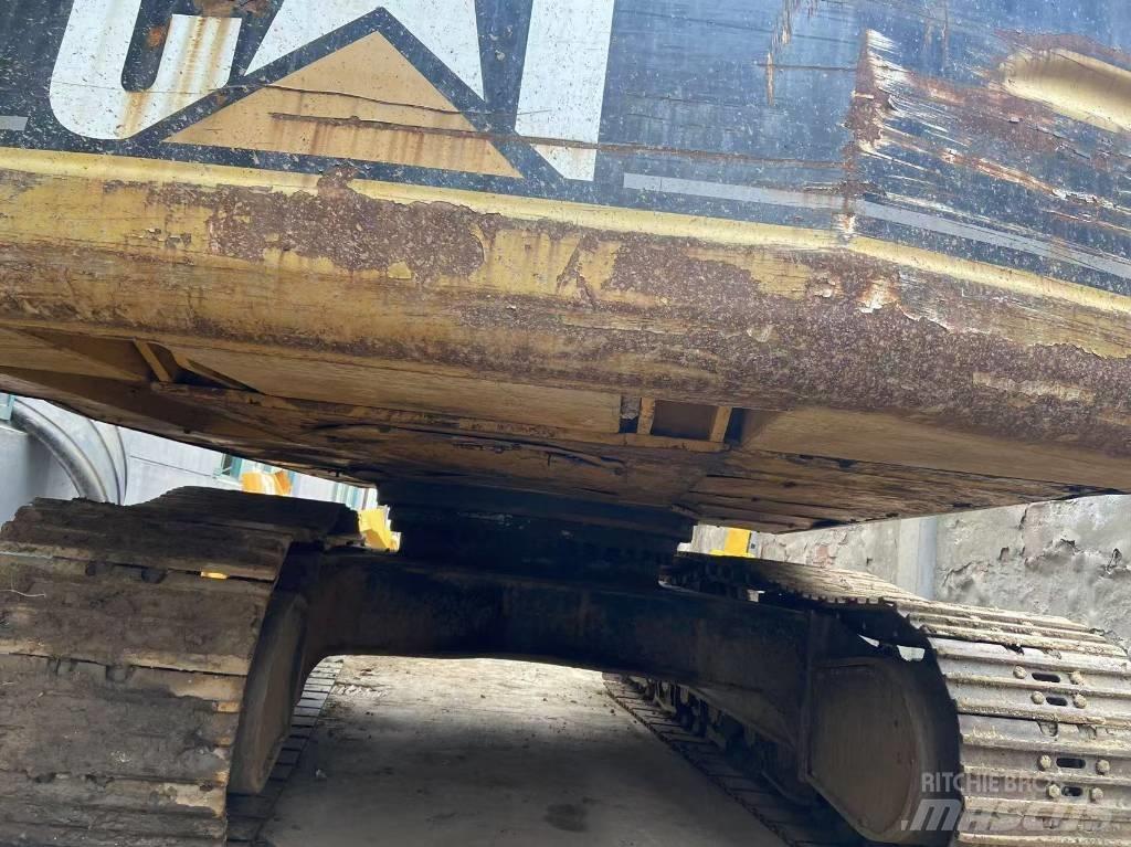CAT 330 B L Lánctalpas kotrók