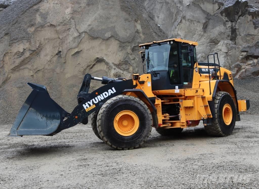 Hyundai HL 975 ACVT Gumikerekes homlokrakodók
